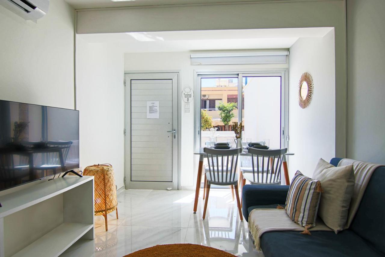 Phaedrus Living City View Fountain Court 08 Apartman Ajía Nápa Kültér fotó